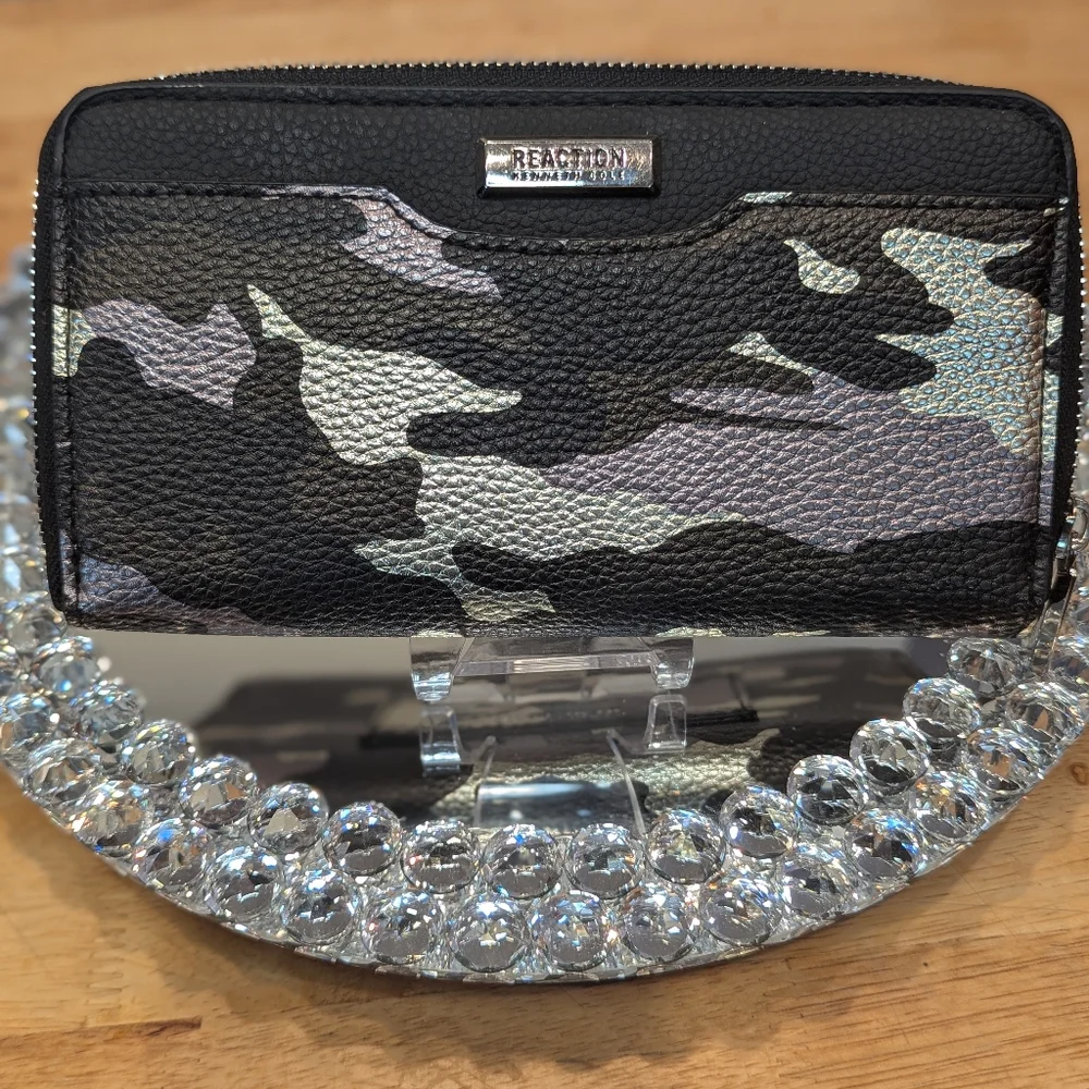 Kenneth Cole Reaction Camouflage Wallet NWOT